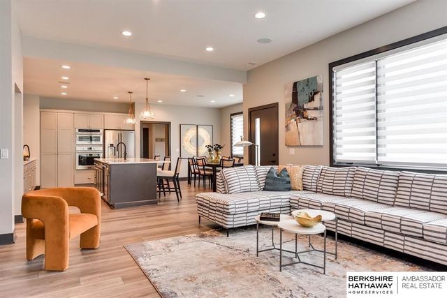 17516 Marinda Plaza, Omaha, NE 68130