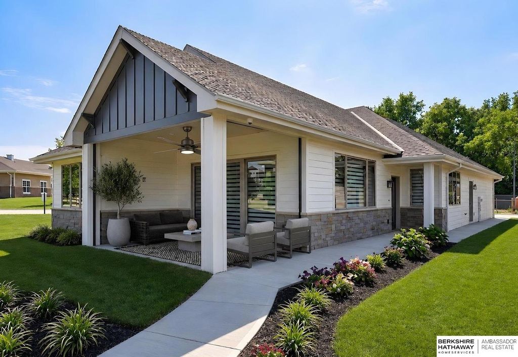 17516 Marinda Plaza, Omaha, NE 68130