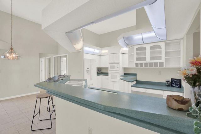 8606 CORAL CREEK LOOP, Hudson, FL 34667