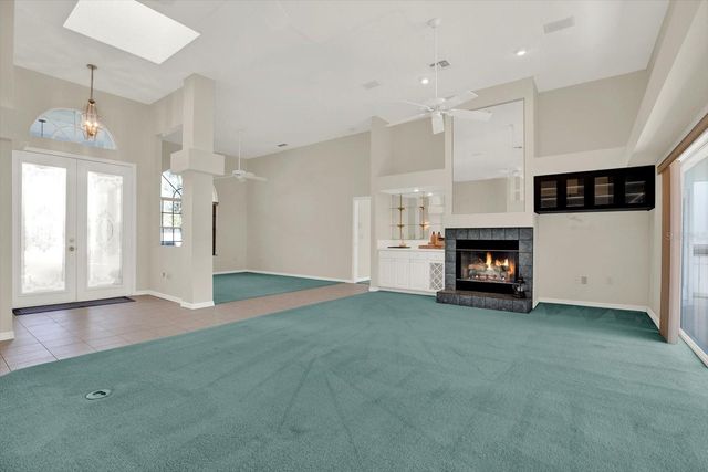 8606 CORAL CREEK LOOP, Hudson, FL 34667