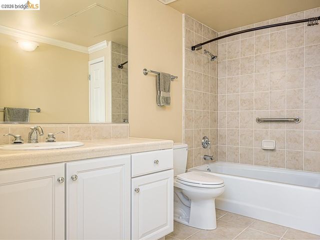 1400 Pinnacle Ct 401, Richmond, CA 94801