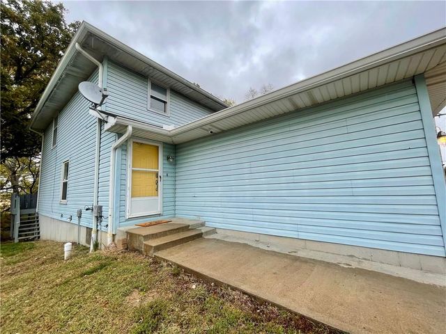 408 E Main Unit 1 & 2 Street, Smithville, MO 64089