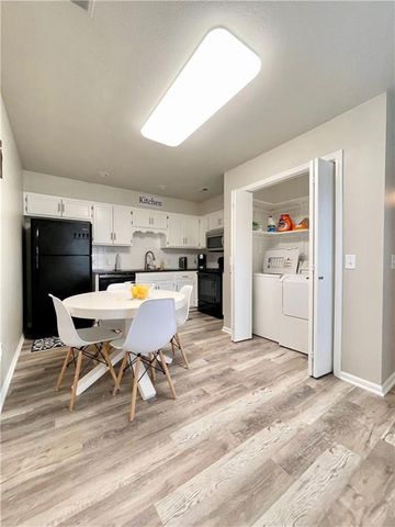 408 E Main Unit 1 & 2 Street, Smithville, MO 64089