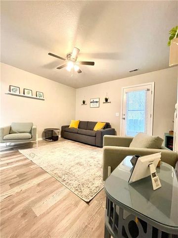 408 E Main Unit 1 & 2 Street, Smithville, MO 64089