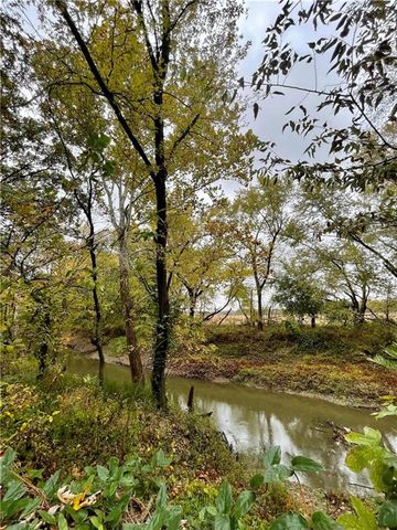 408 E Main Unit 1 & 2 Street, Smithville, MO 64089