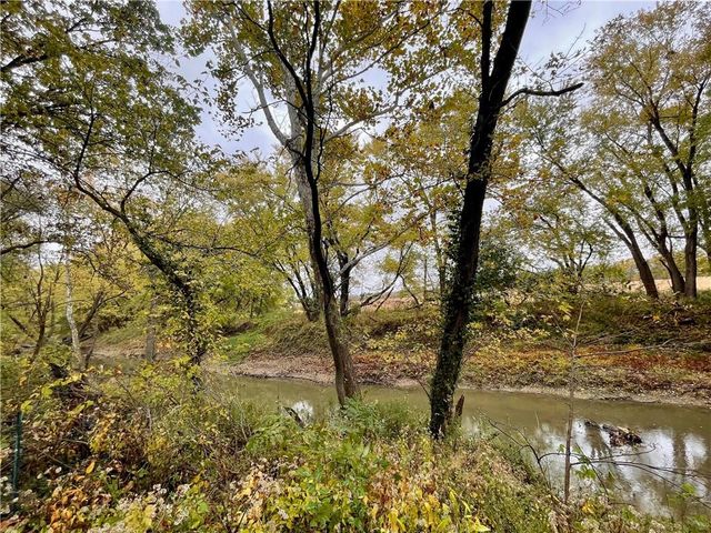 408 E Main Unit 1 & 2 Street, Smithville, MO 64089