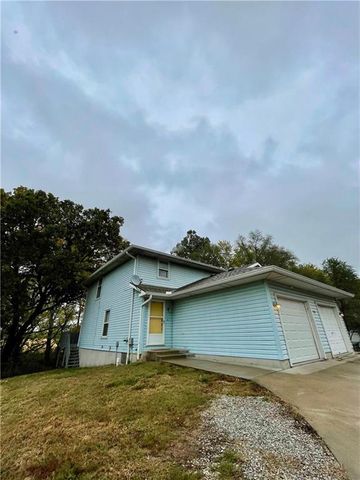 408 E Main Unit 1 & 2 Street, Smithville, MO 64089