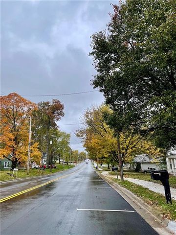 408 E Main Unit 1 & 2 Street, Smithville, MO 64089