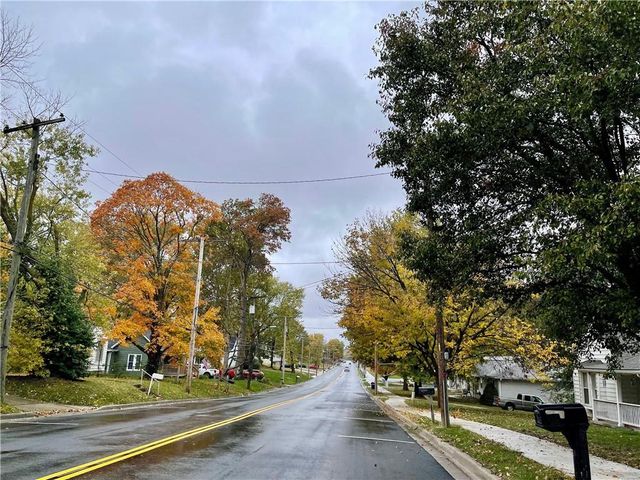 408 E Main Unit 1 & 2 Street, Smithville, MO 64089