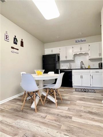 408 E Main Unit 1 & 2 Street, Smithville, MO 64089