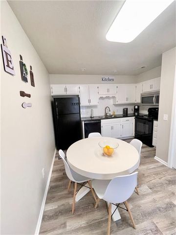 408 E Main Unit 1 & 2 Street, Smithville, MO 64089
