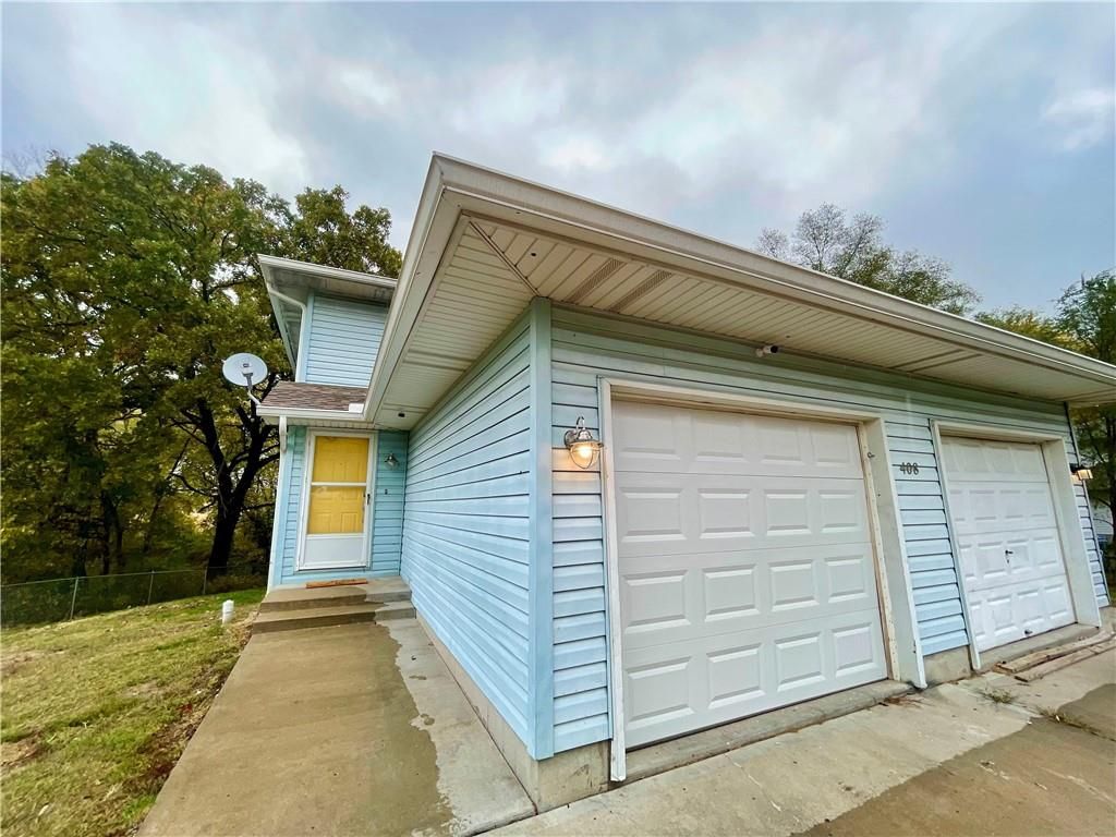 408 E Main Unit 1 & 2 Street, Smithville, MO 64089