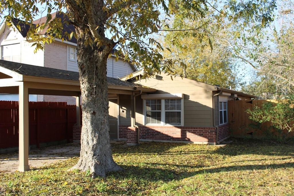 8201 Tareyton Lane, Houston, TX 77075