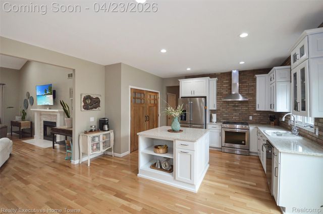 3381 Rockhaven Avenue, Rochester Hills, MI 48309