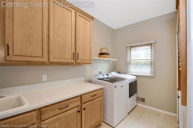 3381 Rockhaven Avenue, Rochester Hills, MI 48309