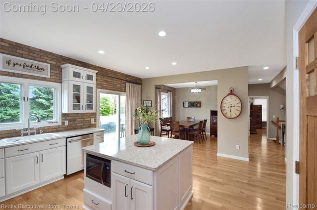 3381 Rockhaven Avenue, Rochester Hills, MI 48309