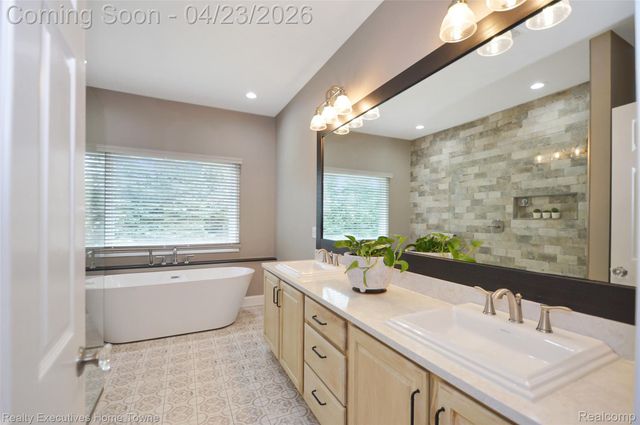 3381 Rockhaven Avenue, Rochester Hills, MI 48309