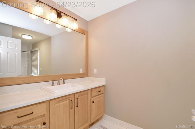 3381 Rockhaven Avenue, Rochester Hills, MI 48309