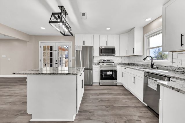 3909 Tanglewood Dr, Hopkinsville, KY 42240