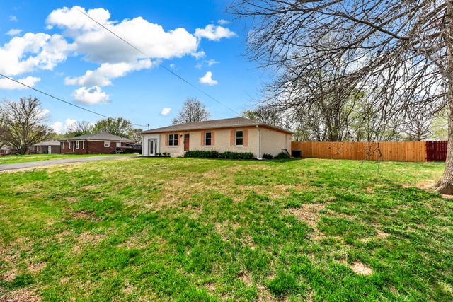 3909 Tanglewood Dr, Hopkinsville, KY 42240