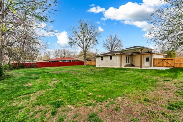 3909 Tanglewood Dr, Hopkinsville, KY 42240