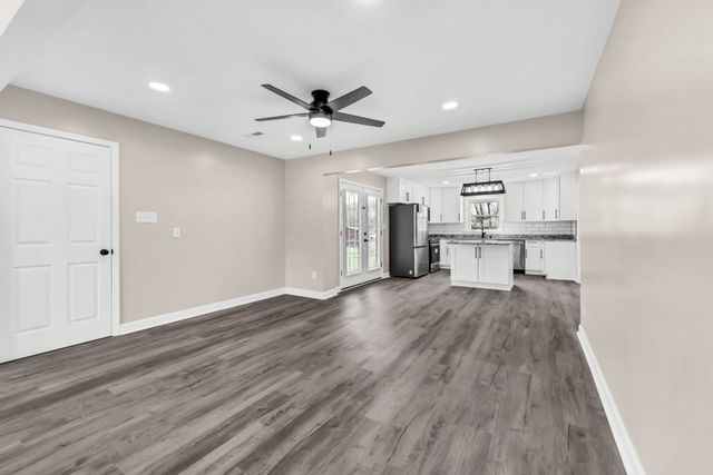 3909 Tanglewood Dr, Hopkinsville, KY 42240