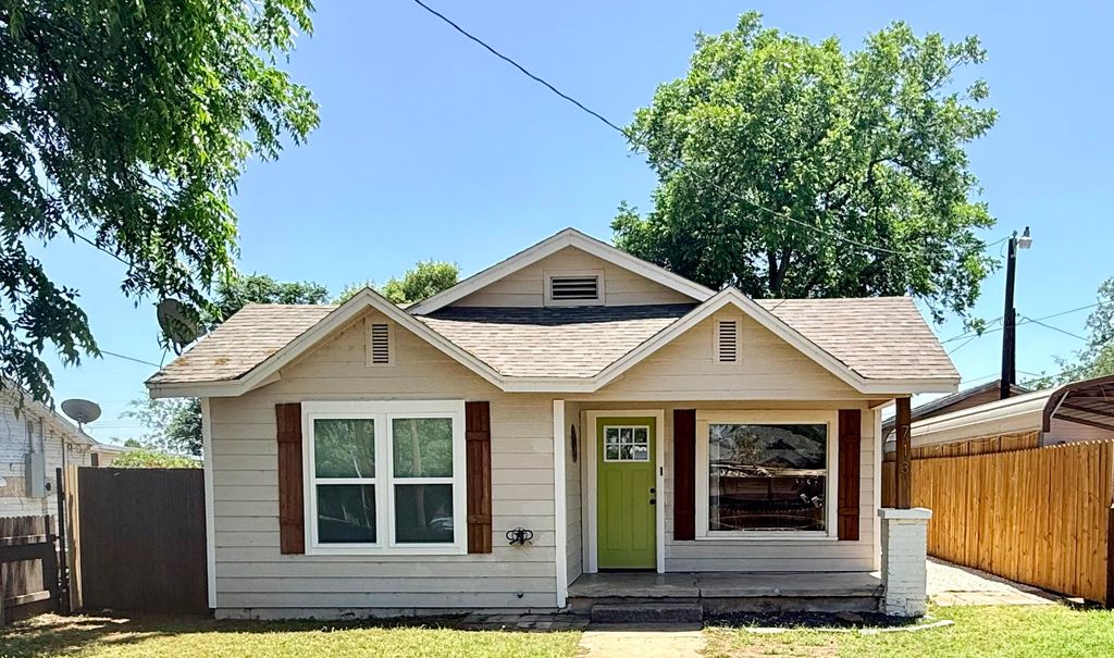 Image 1 of property listing at 713 E Avenue D, San Angelo, TX 76903