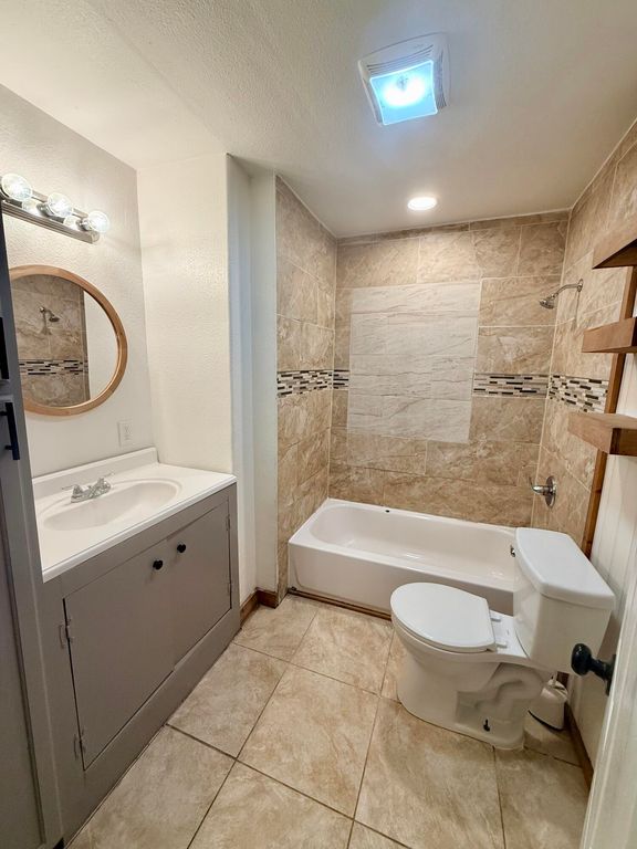 Image 4 of property listing at 713 E Avenue D, San Angelo, TX 76903
