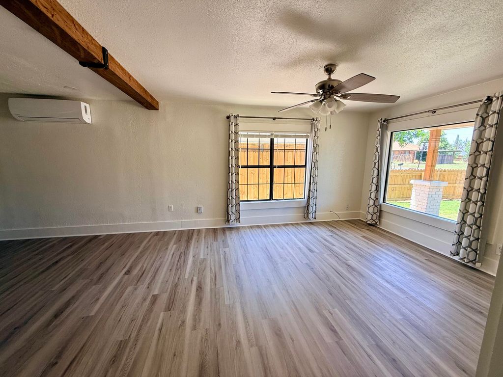 Image 6 of property listing at 713 E Avenue D, San Angelo, TX 76903