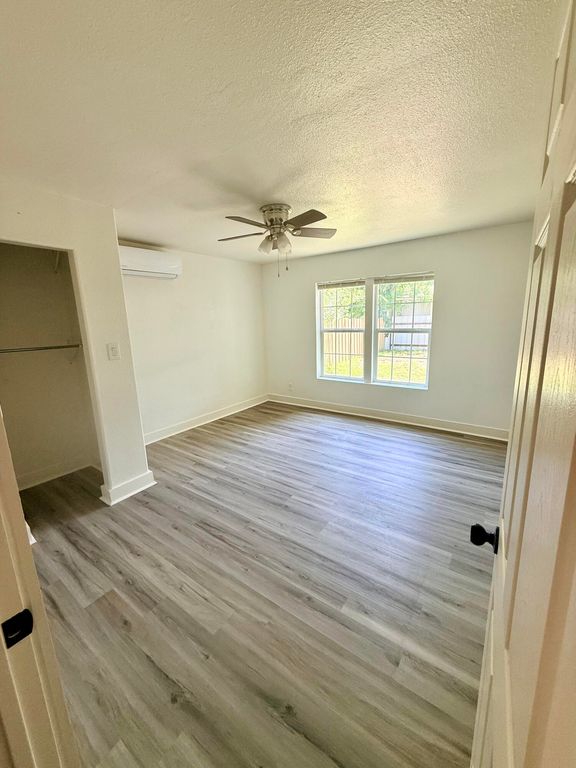 Image 7 of property listing at 713 E Avenue D, San Angelo, TX 76903