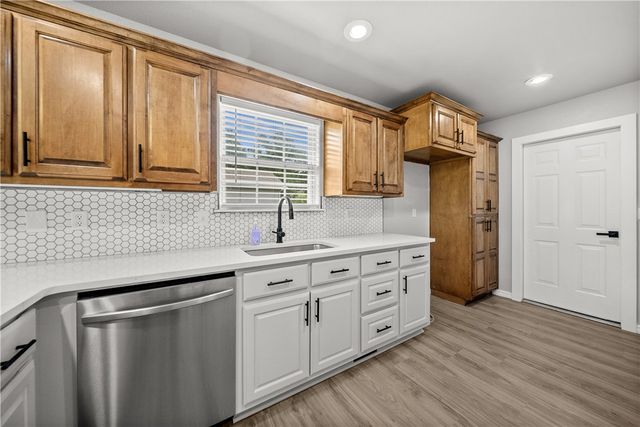 8 Faye Lane, Bella Vista, AR 72714