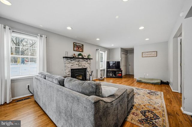 21 FARMINGDALE LN, Newark, DE 19711