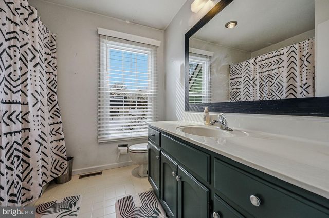 21 FARMINGDALE LN, Newark, DE 19711