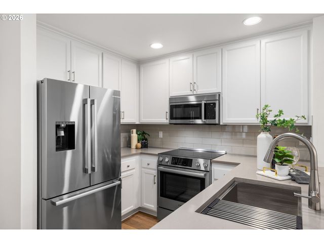 15424 Nw TEE Ct, Portland, OR 97229