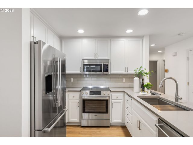 15424 Nw TEE Ct, Portland, OR 97229