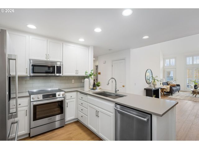 15424 Nw TEE Ct, Portland, OR 97229