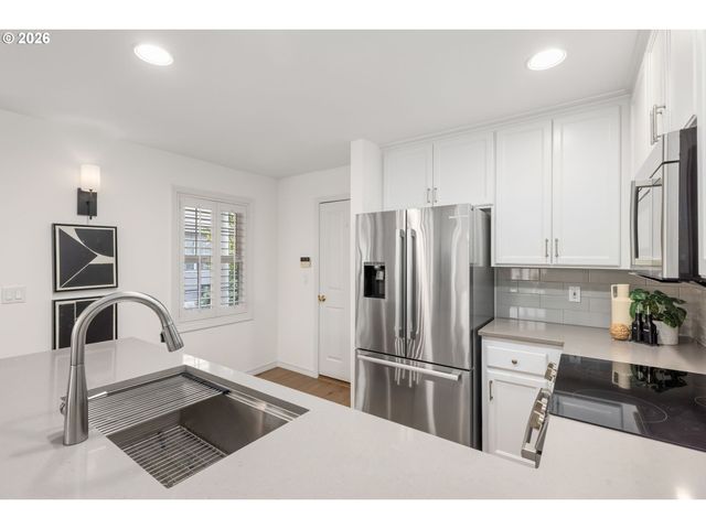 15424 Nw TEE Ct, Portland, OR 97229