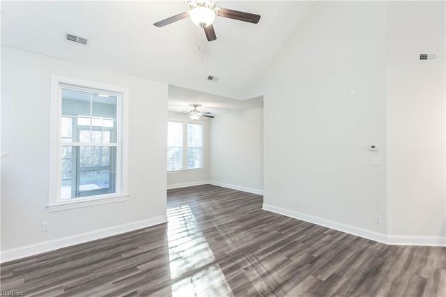 126 Creek Front LN, Suffolk, VA 23435