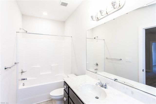 126 Creek Front LN, Suffolk, VA 23435