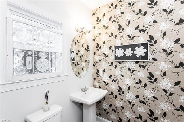 126 Creek Front LN, Suffolk, VA 23435