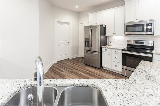 126 Creek Front LN, Suffolk, VA 23435