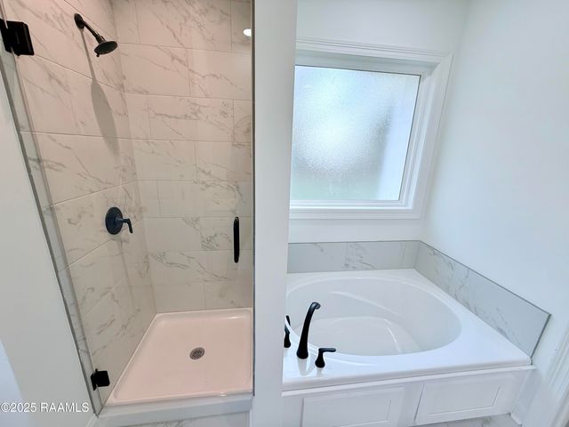 102 Berchman Oaks Drive, Lafayette, LA 70506