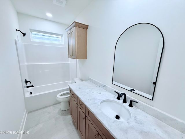 102 Berchman Oaks Drive, Lafayette, LA 70506