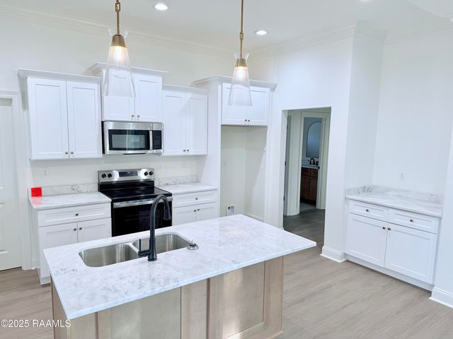 102 Berchman Oaks Drive, Lafayette, LA 70506