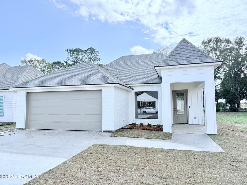 102 Berchman Oaks Drive, Lafayette, LA 70506