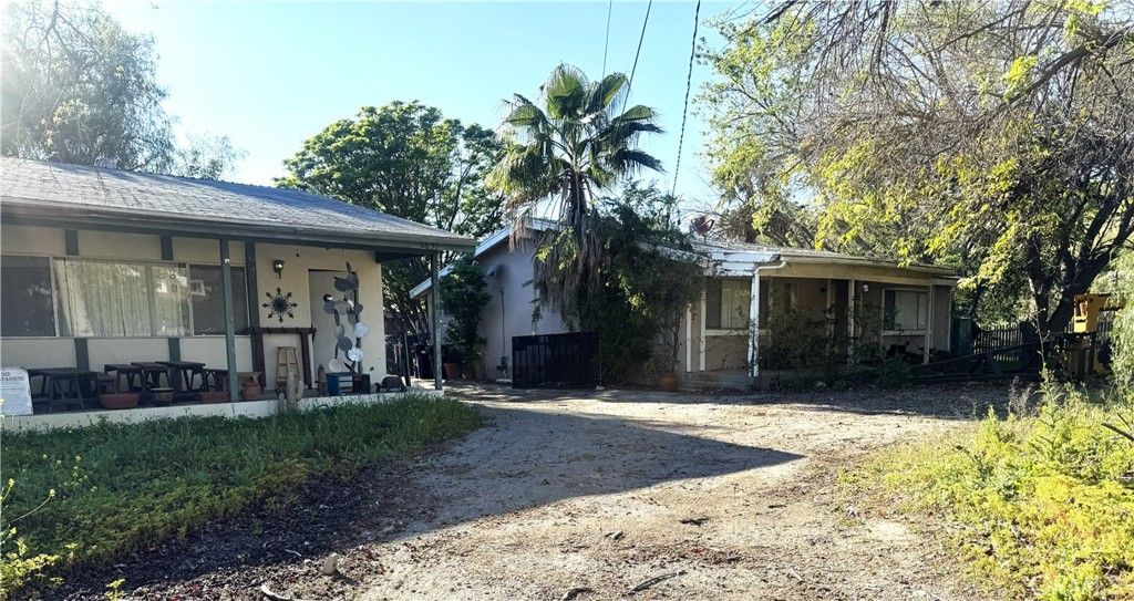 5631 Foothill Drive, Agoura Hills, CA 91301