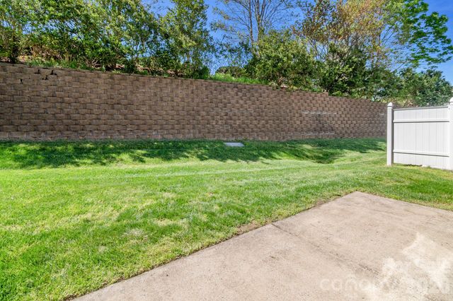 8339 Brookings Drive, Charlotte, NC 28269