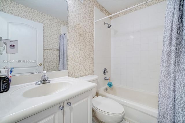 8810 W Flagler Street 4, Miami, FL 33174
