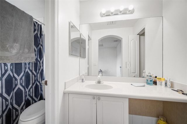 8810 W Flagler Street 4, Miami, FL 33174