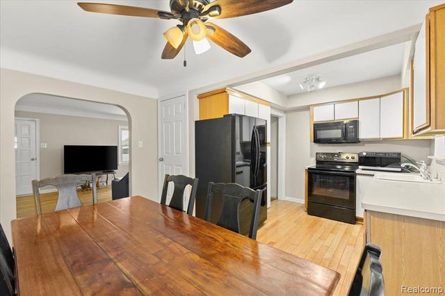 4175 Motorway Drive, Waterford, MI 48328